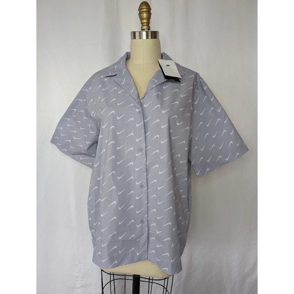 Nike Women's Button Up Top Size Medium Golf Gorpcore AOP Career Athleisure NEW‎